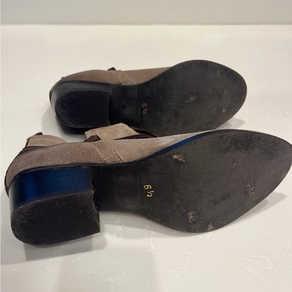 Gorgeous light brown suede booties - Picture 6 of 6